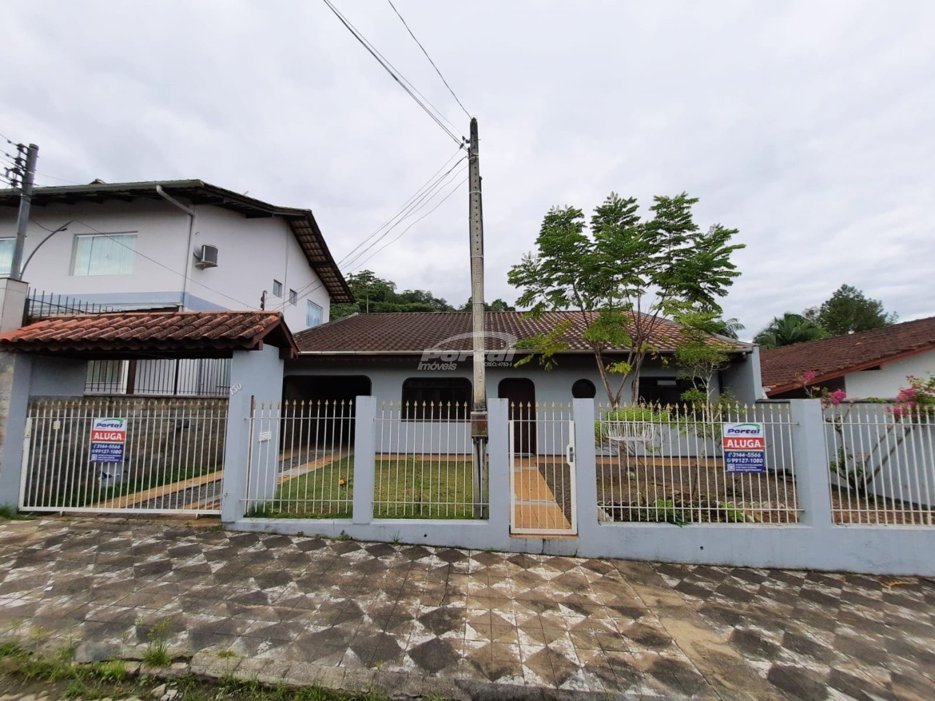 Casa para alugar com 3 quartos, 150m² - Foto 1