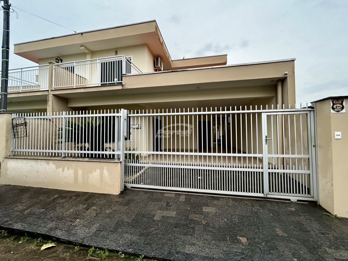 Casa para alugar com 3 quartos, 100m² - Foto 1