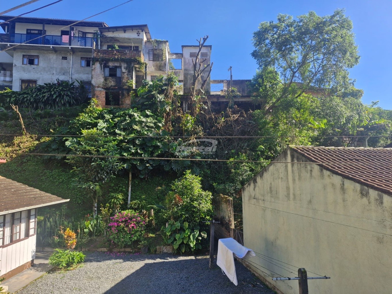 Vista dos fundos do terreno