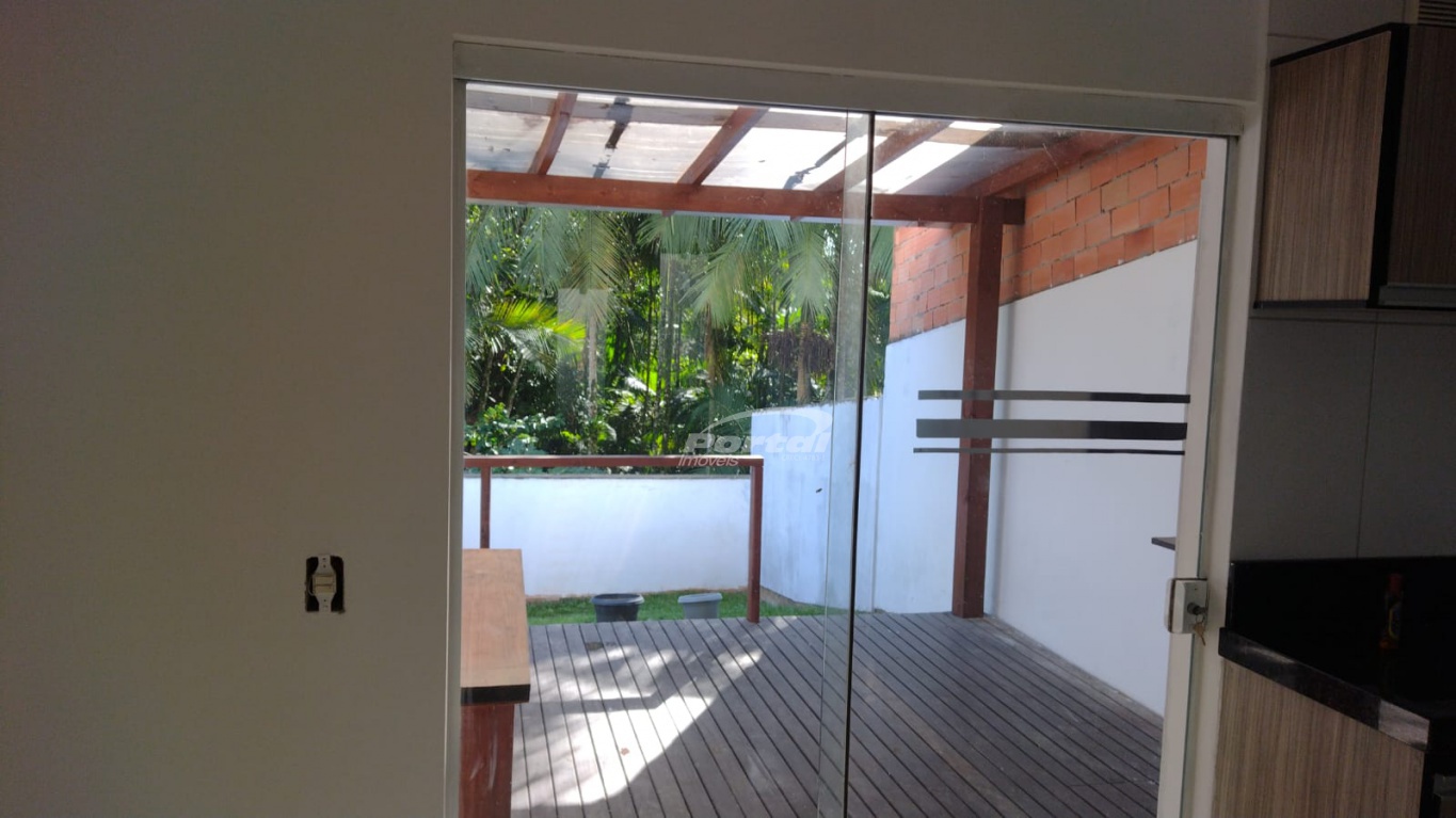 Casa para alugar com 2 quartos, 71m² - Foto 4