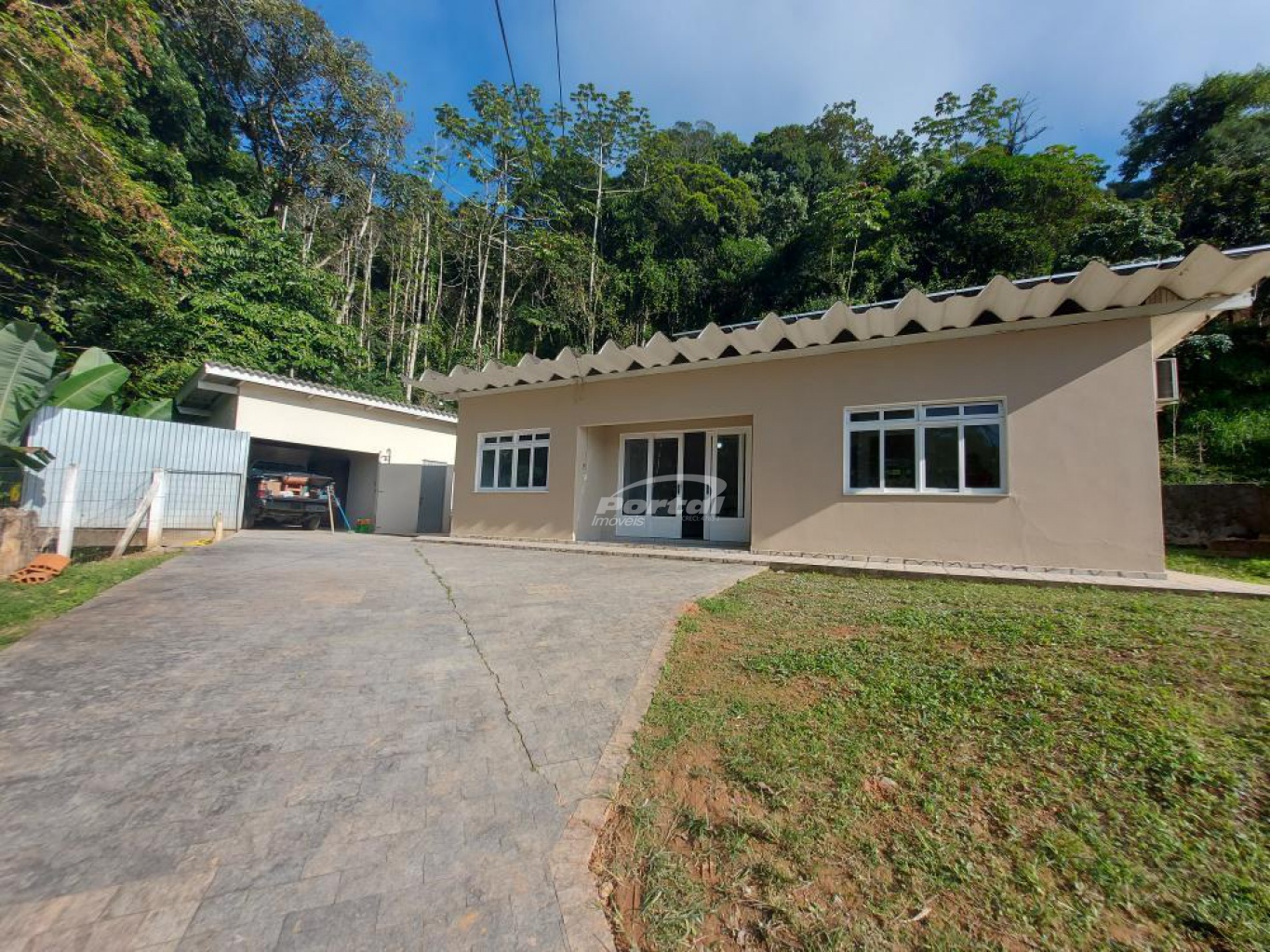 Casa para alugar com 4 quartos, 125m² - Foto 1