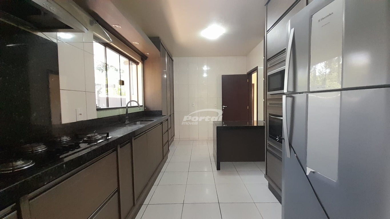 Casa para alugar com 3 quartos, 180m² - Foto 11