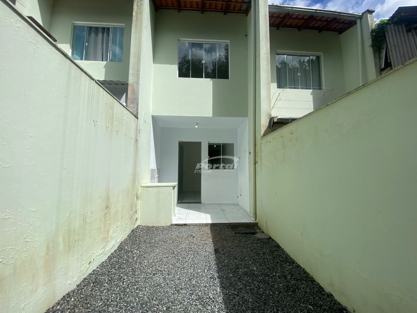 Casa para alugar com 2 quartos, 73m² - Foto 1