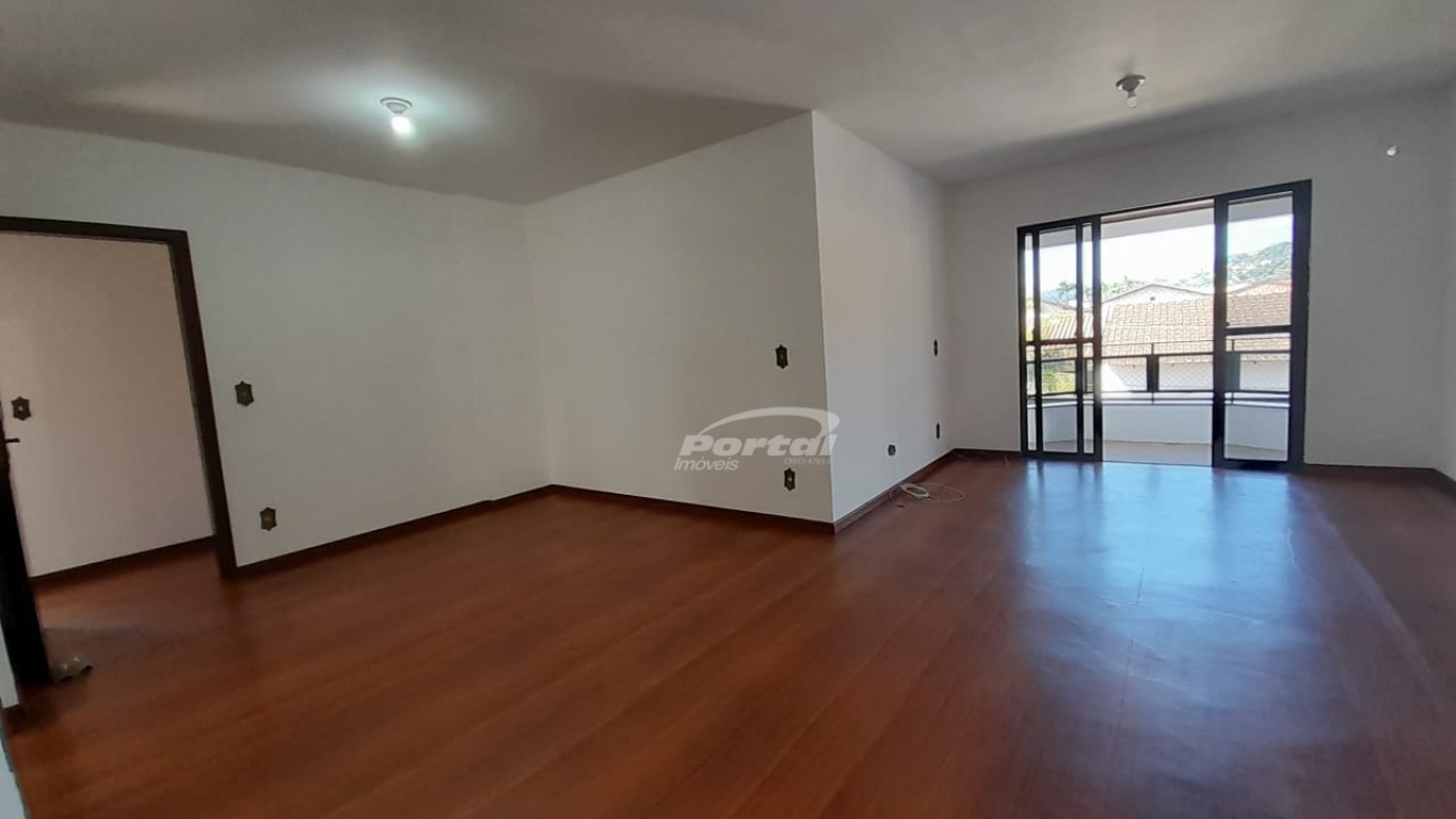 Apartamento para alugar com 3 quartos, 156m² - Foto 1