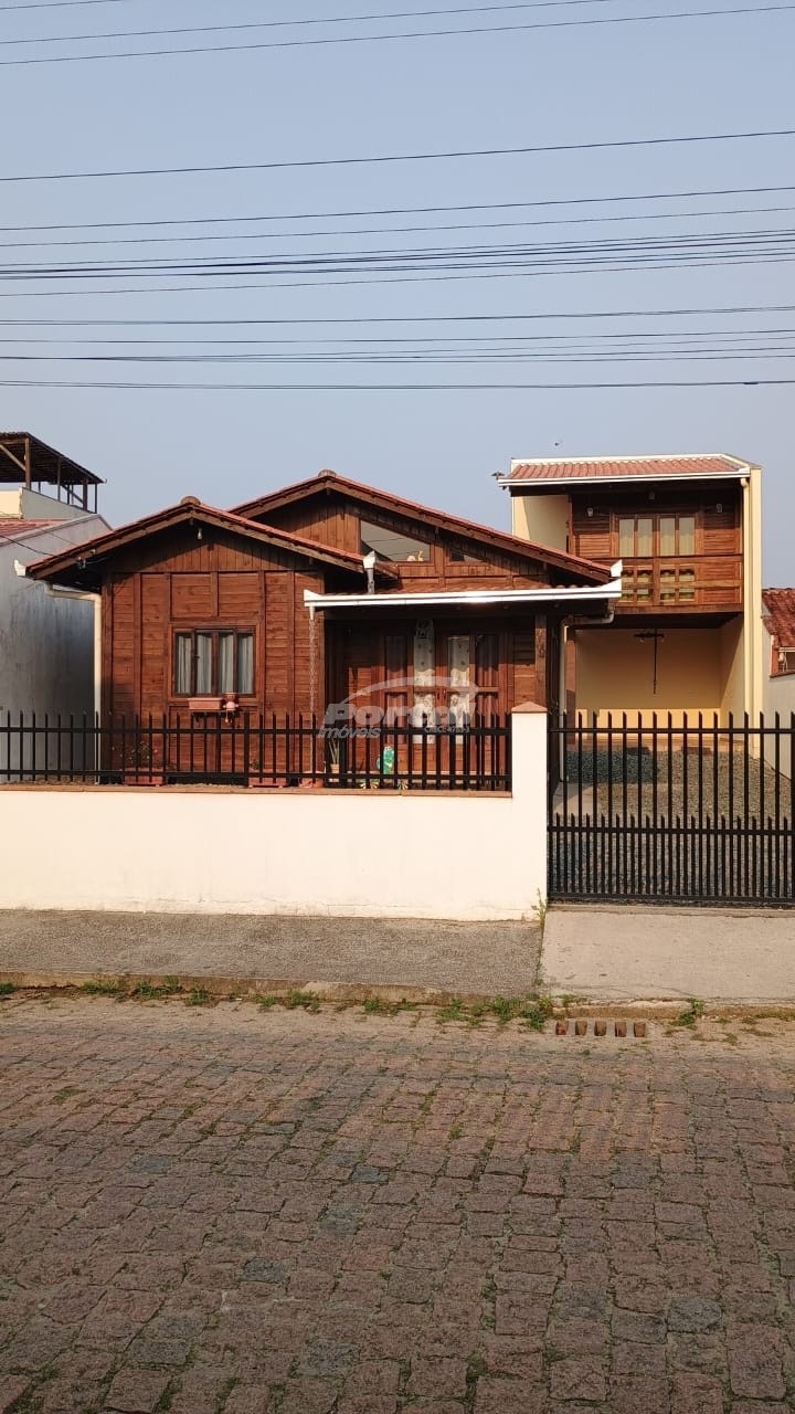 Casa à venda com 2 quartos, 70m² - Foto 1