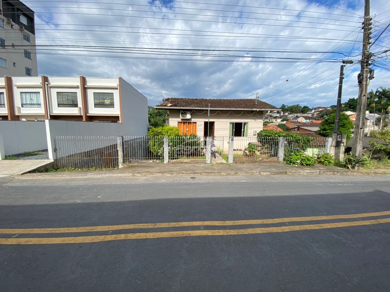 Terreno à venda com 2 quartos, 84m² - Foto 1