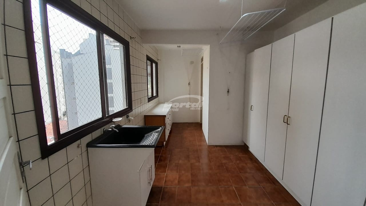 Apartamento para alugar com 3 quartos, 200m² - Foto 3