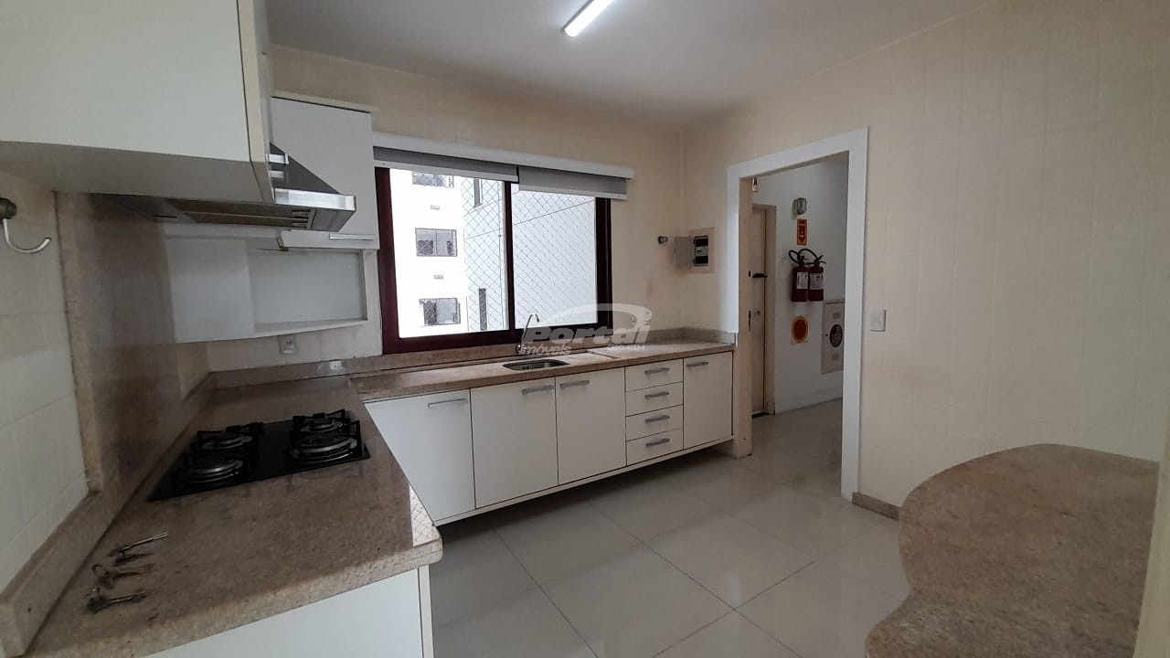 Apartamento para alugar com 3 quartos, 200m² - Foto 2