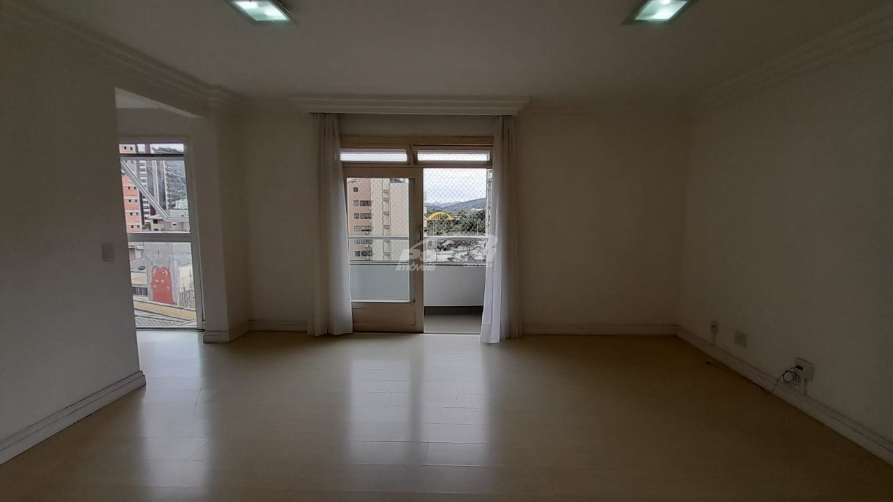 Apartamento para alugar com 3 quartos, 200m² - Foto 7