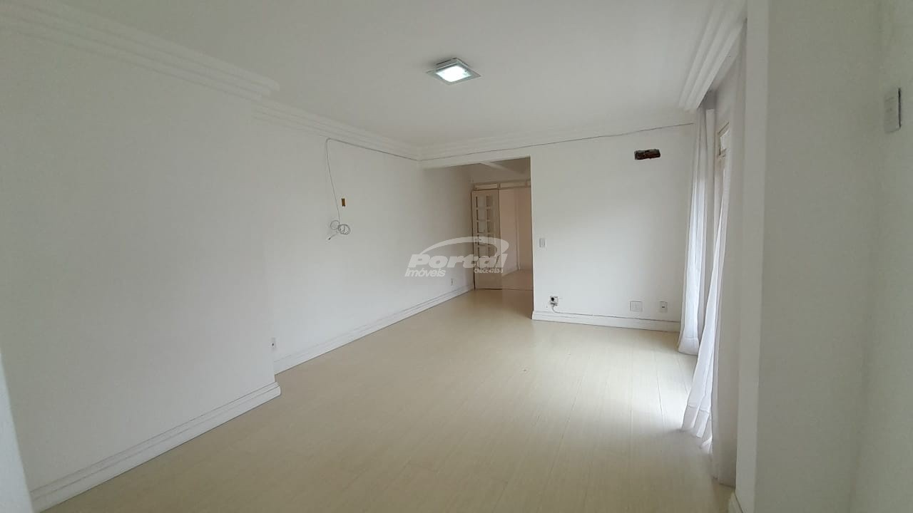 Apartamento para alugar com 3 quartos, 200m² - Foto 6