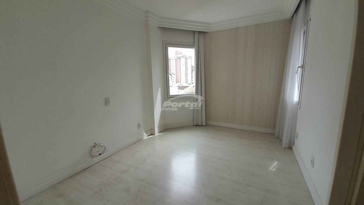 Apartamento para alugar com 3 quartos, 200m² - Foto 16