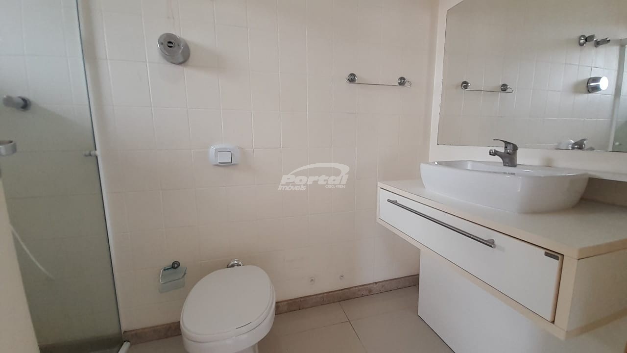 Apartamento para alugar com 3 quartos, 200m² - Foto 18