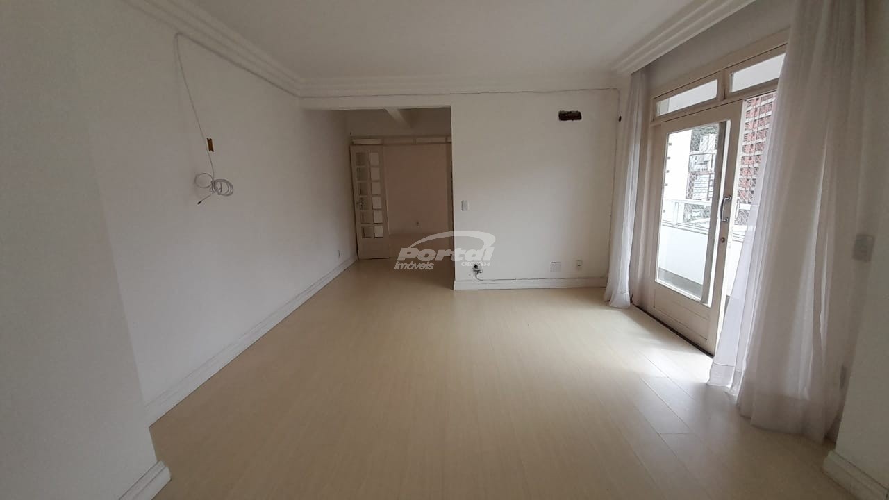 Apartamento para alugar com 3 quartos, 200m² - Foto 25