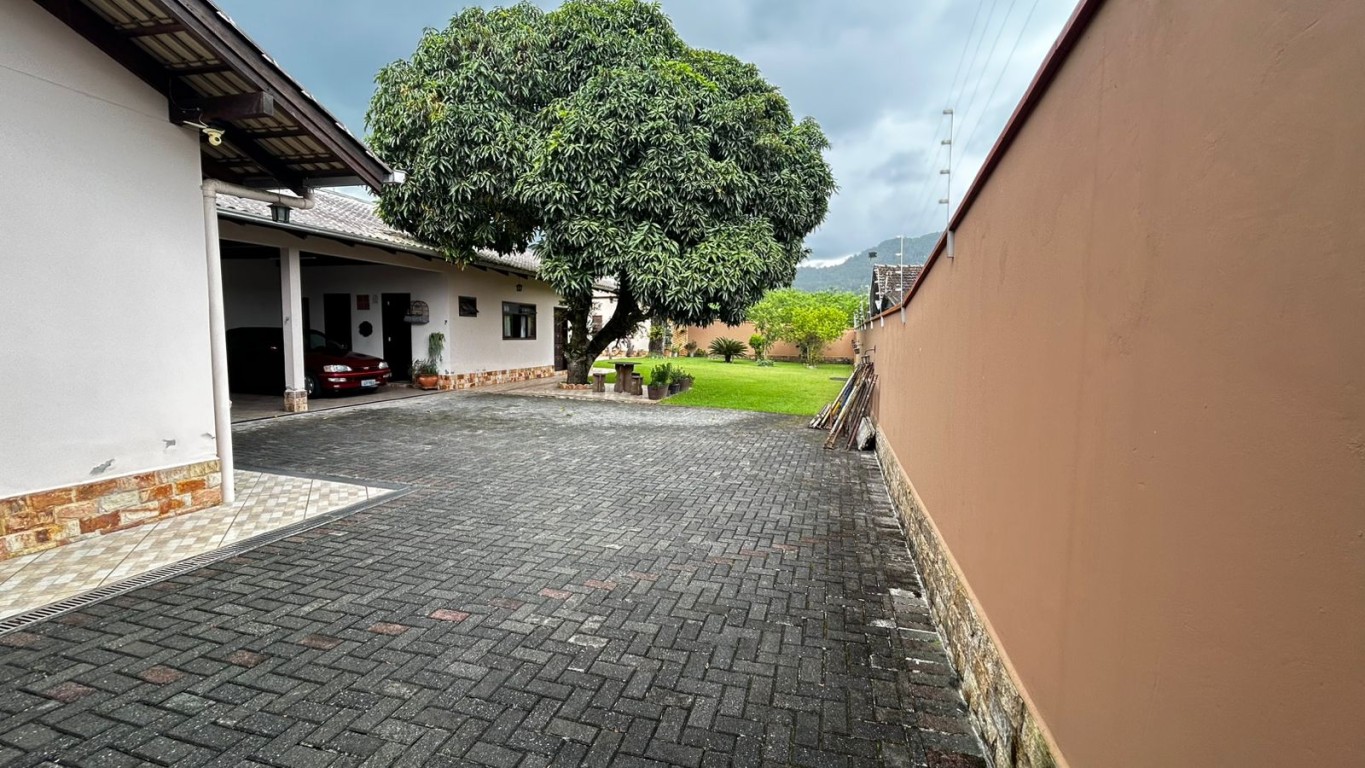 Casa à venda com 4 quartos, 272m² - Foto 2