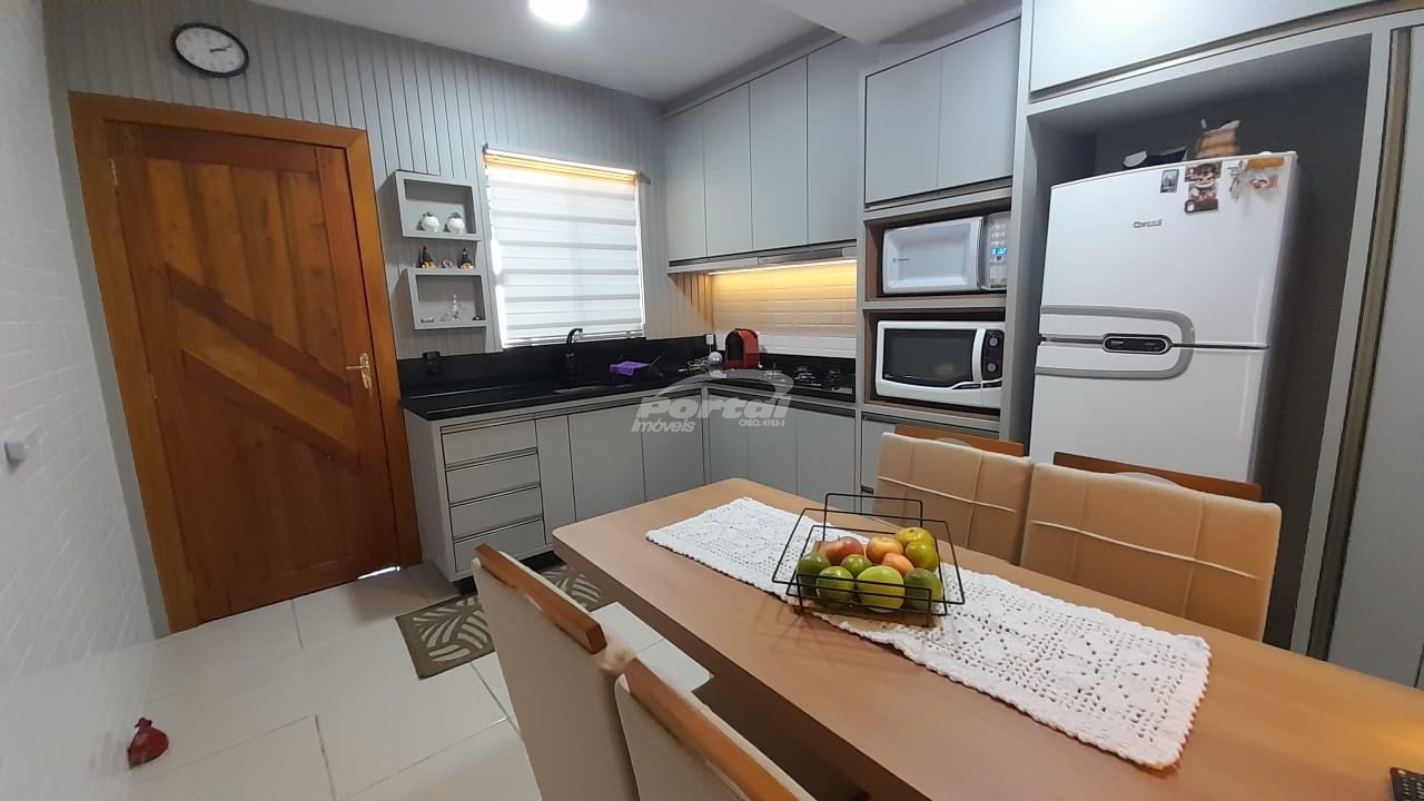 Casa à venda com 2 quartos, 70m² - Foto 2