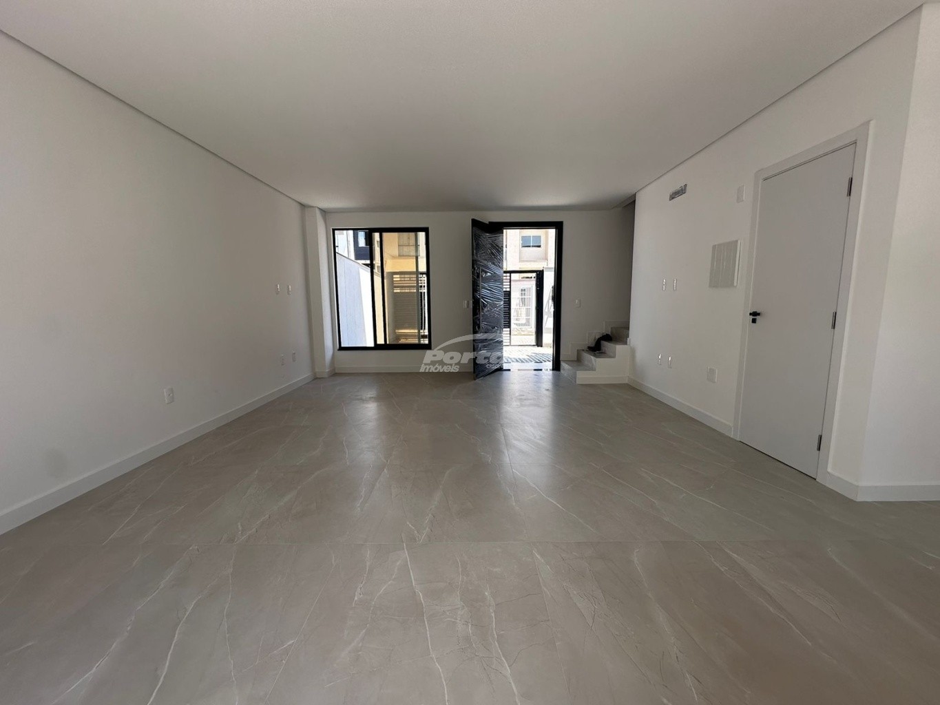 Casa à venda com 3 quartos, 157m² - Foto 2