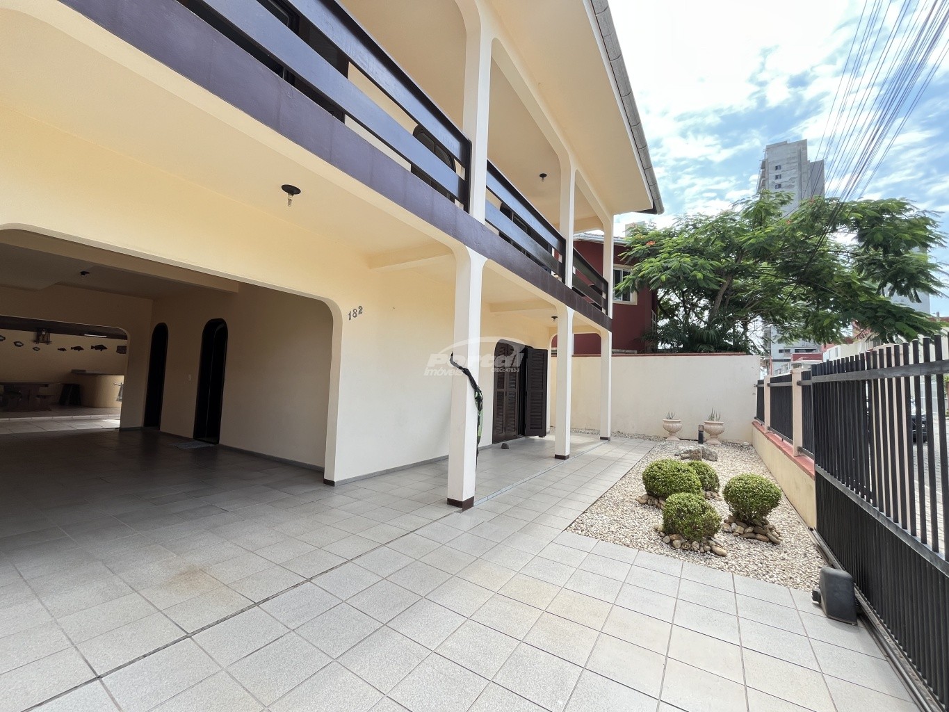 Casa para alugar com 4 quartos, 224m² - Foto 1