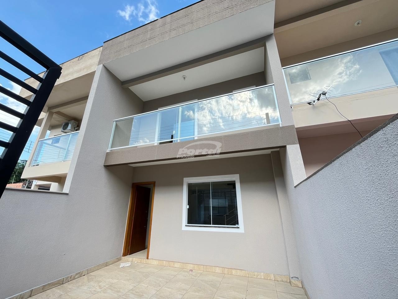 Casa à venda com 2 quartos, 85m² - Foto 1