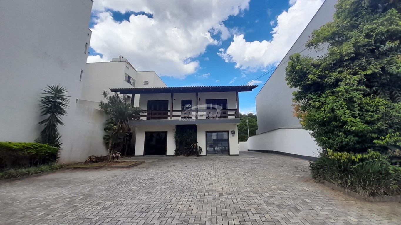 Casa para alugar com 3 quartos, 230m² - Foto 2