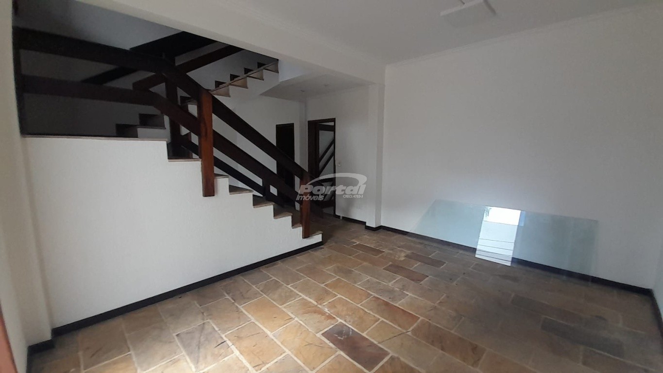 Casa para alugar com 3 quartos, 230m² - Foto 3