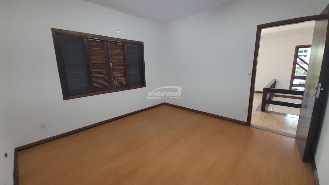 Casa para alugar com 3 quartos, 230m² - Foto 19