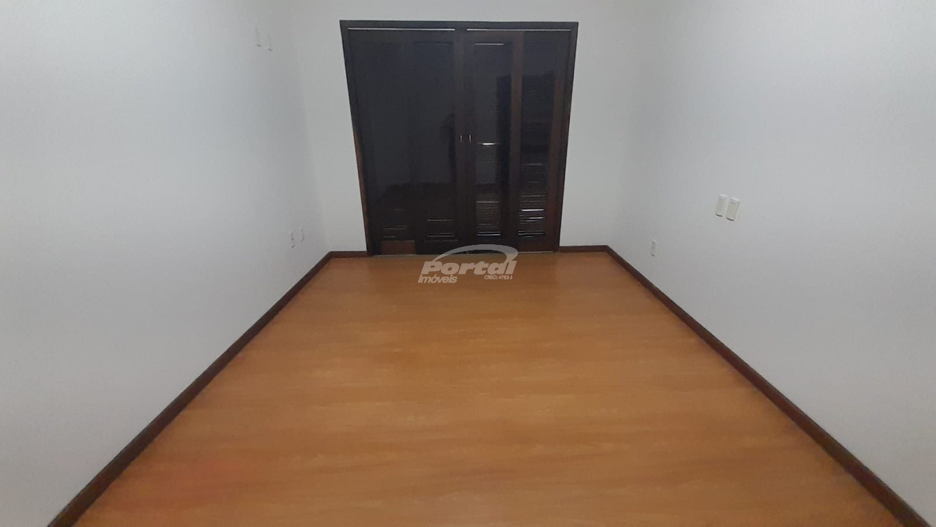 Casa para alugar com 3 quartos, 230m² - Foto 29