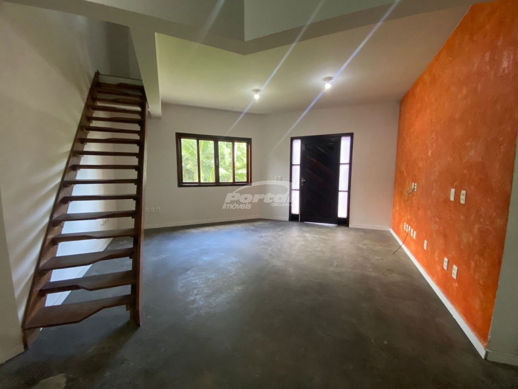 Casa à venda com 3 quartos, 200m² - Foto 3