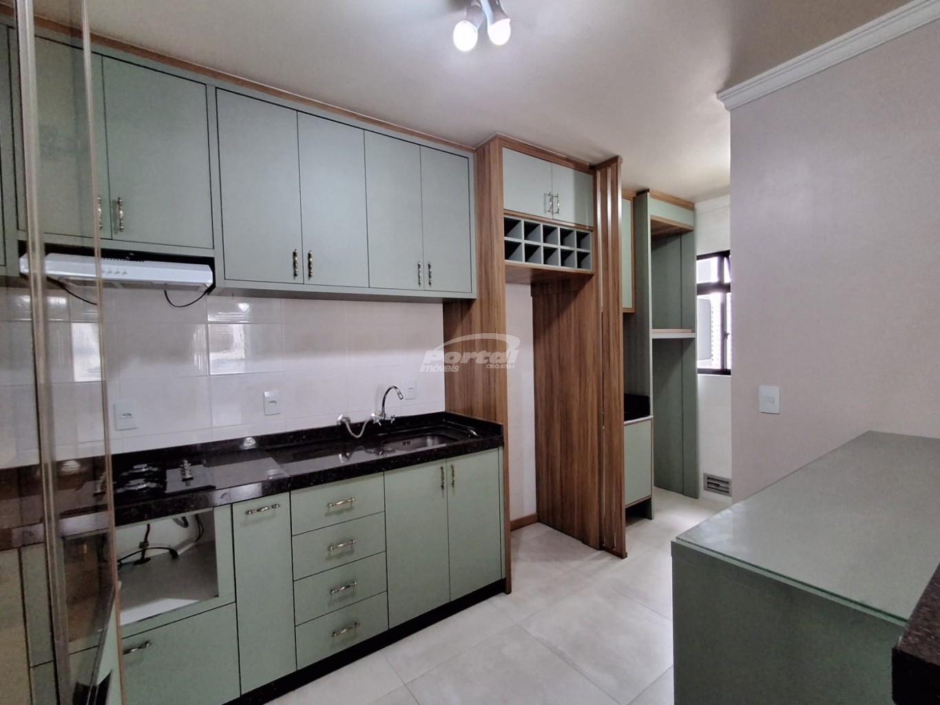 Apartamento à venda com 3 quartos, 87m² - Foto 2