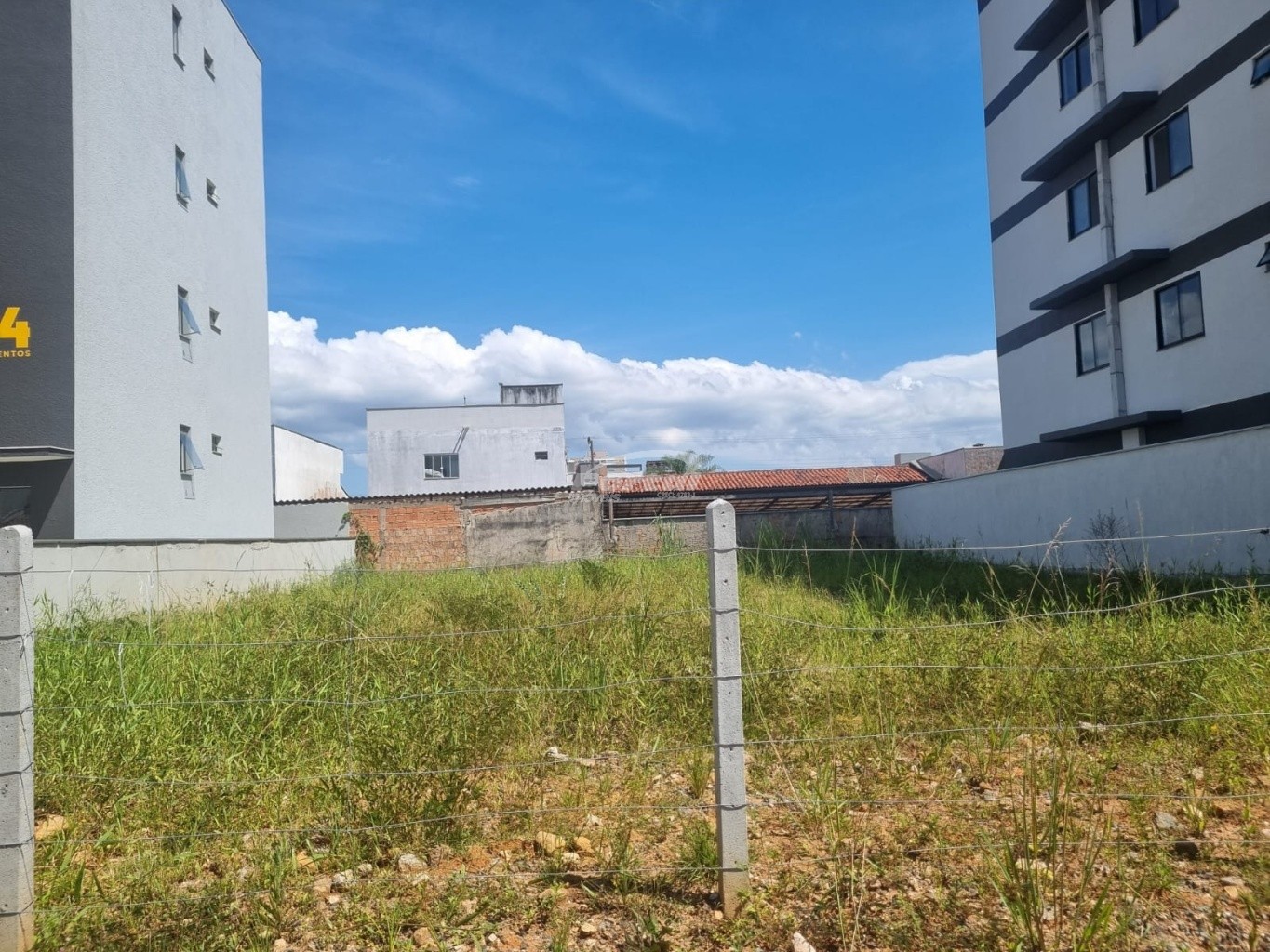 Terreno à venda, 400m² - Foto 1