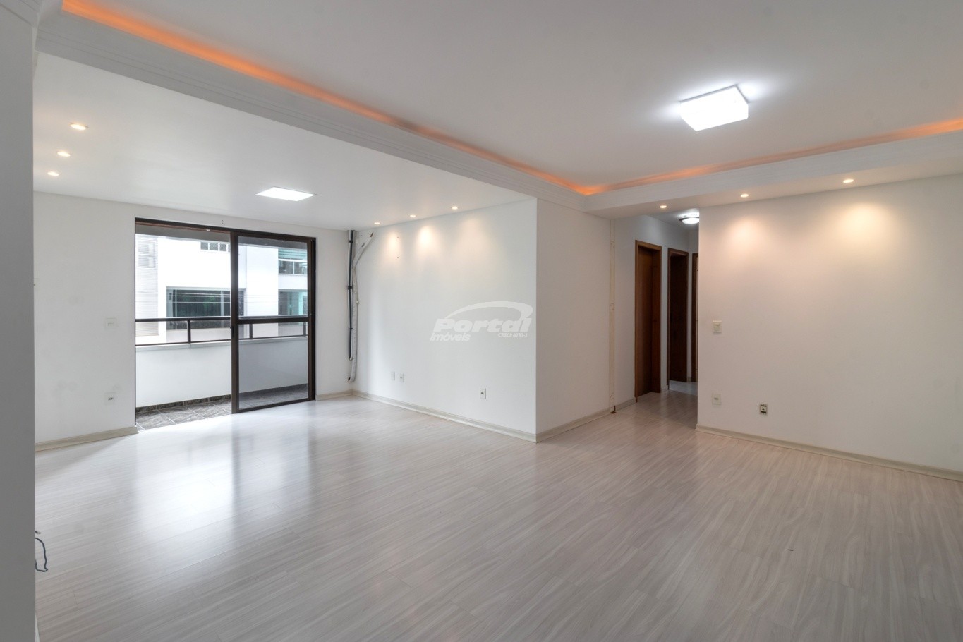 Apartamento à venda com 3 quartos, 112m² - Foto 2