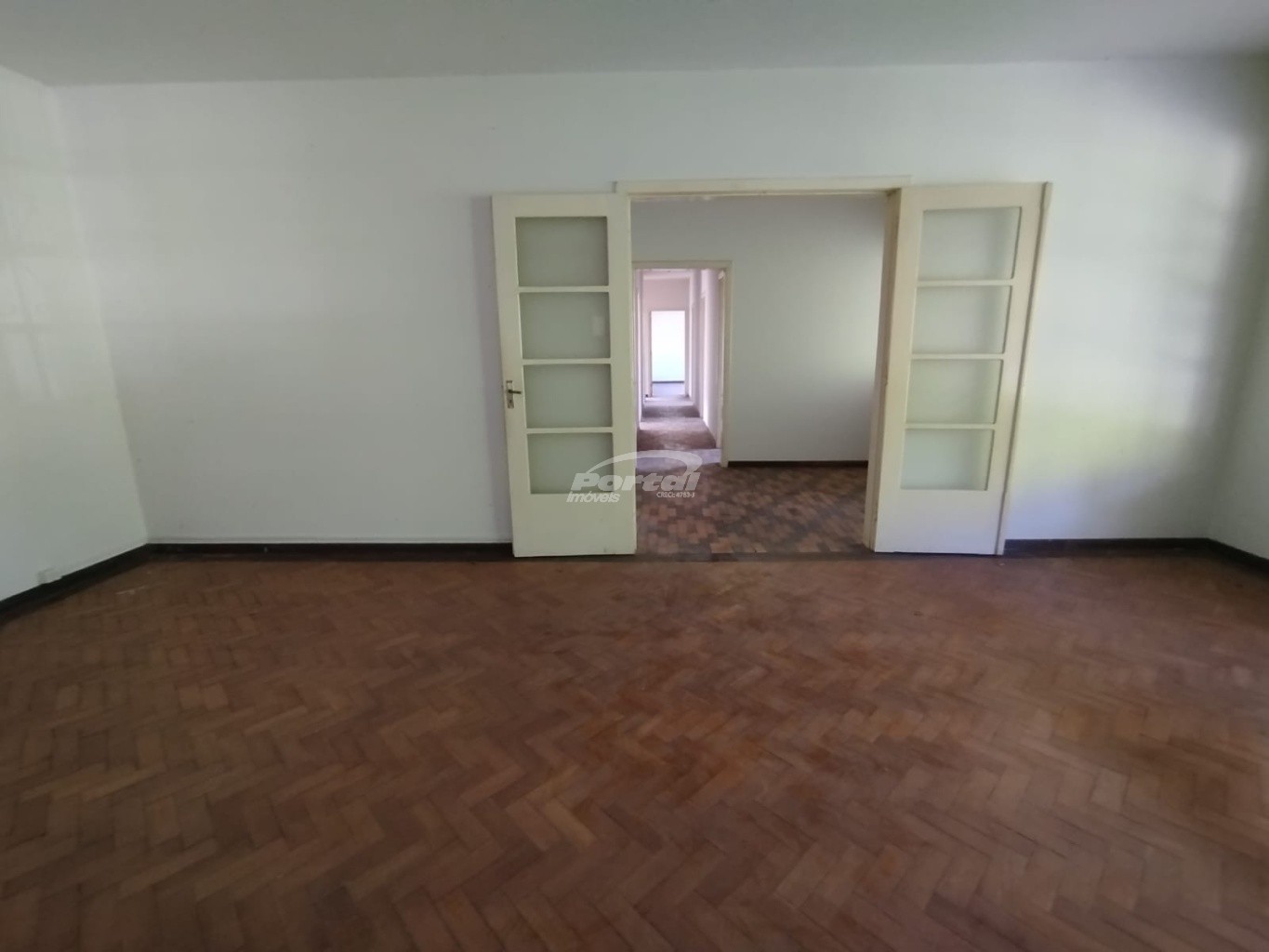 Casa para alugar com 7 quartos, 250m² - Foto 8