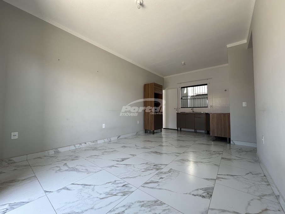 Casa para alugar com 3 quartos, 90m² - Foto 4