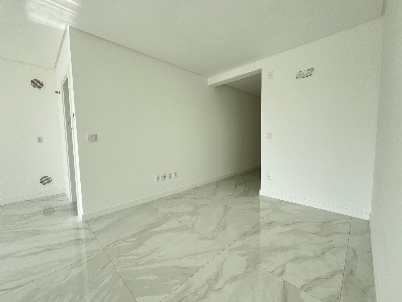 Apartamento à venda com 3 quartos, 107m² - Foto 4