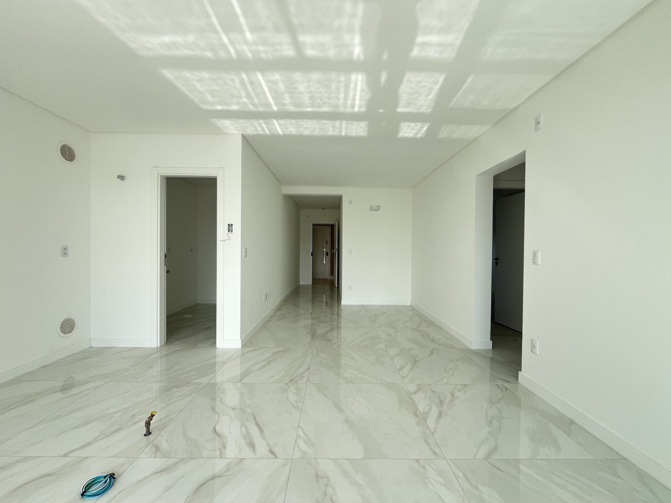 Apartamento à venda com 3 quartos, 107m² - Foto 9