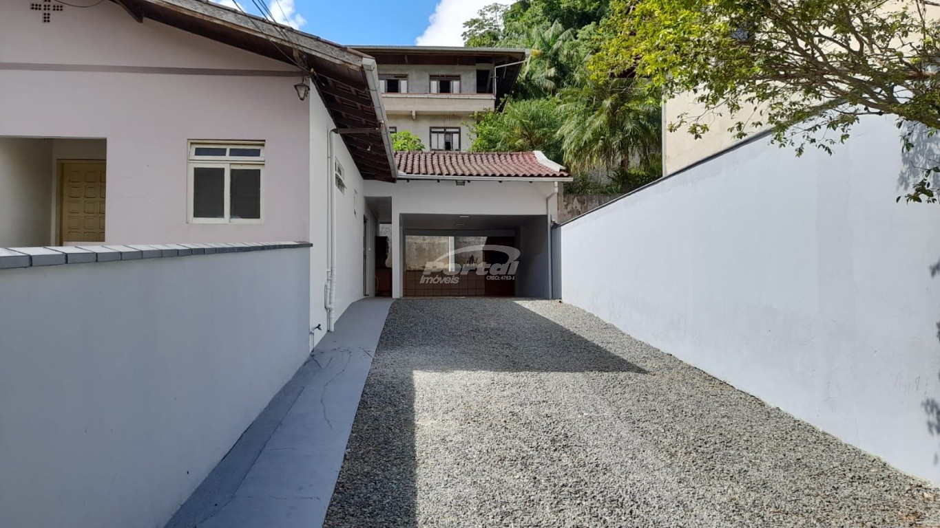 Casa para alugar com 3 quartos, 90m² - Foto 1