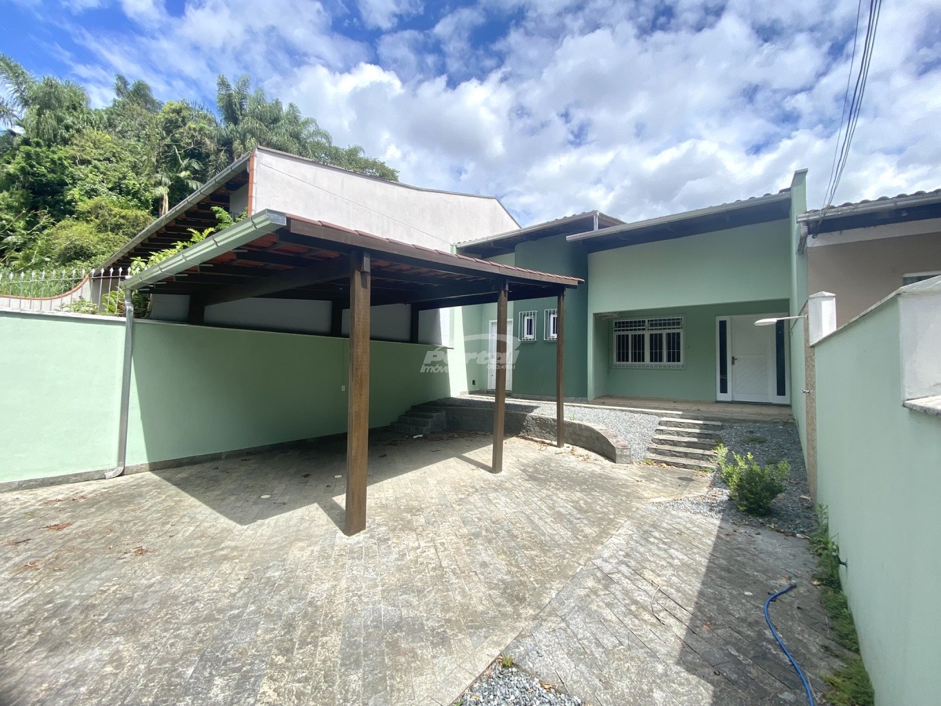 Casa para alugar com 2 quartos, 75m² - Foto 1