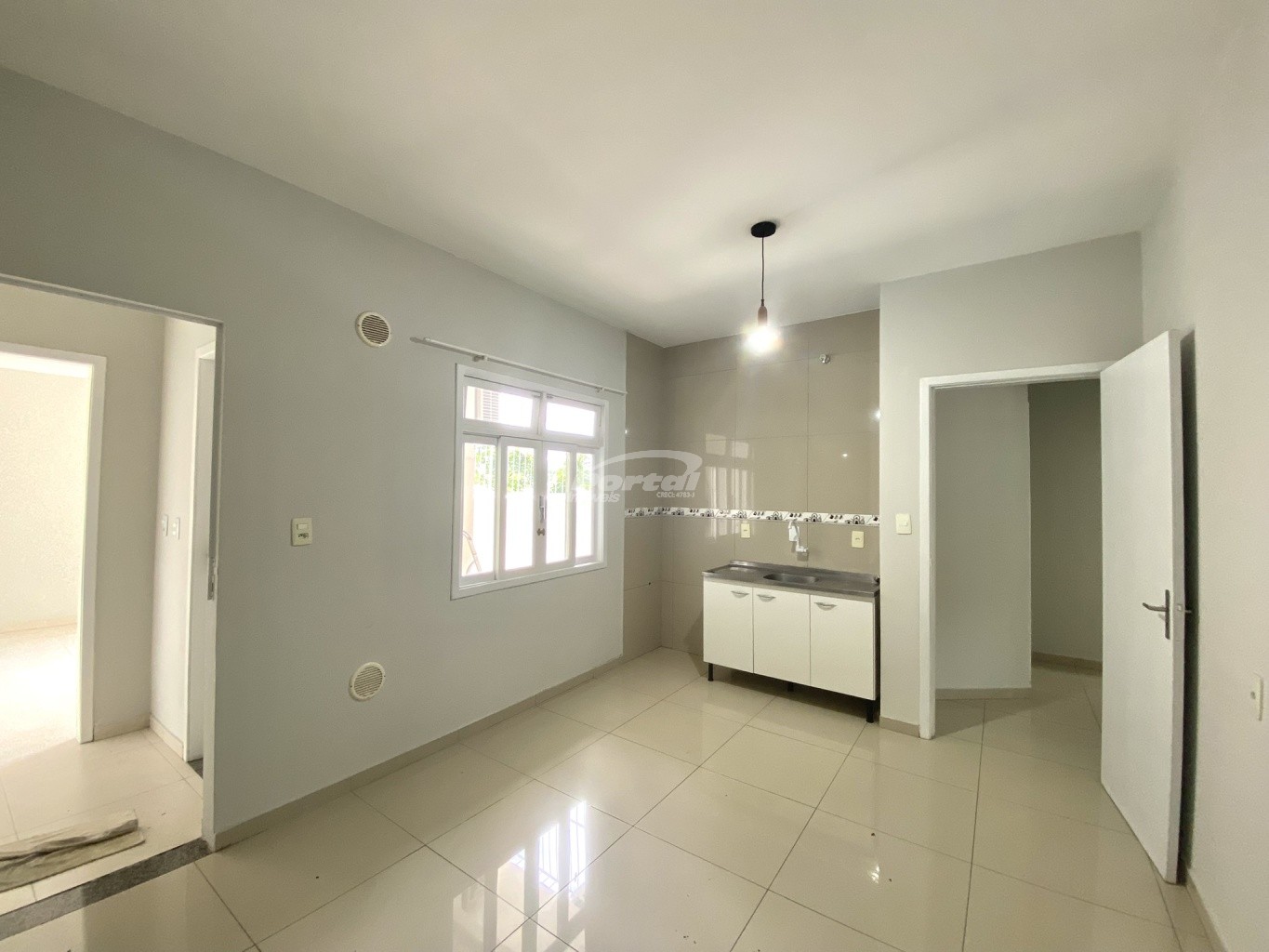 Casa para alugar com 2 quartos, 75m² - Foto 14