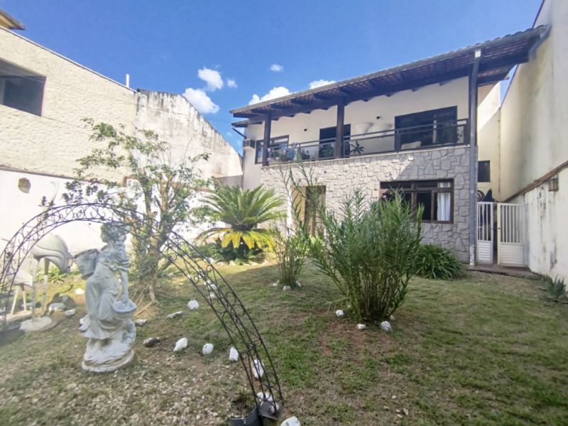 Casa à venda com 4 quartos, 311m² - Foto 2