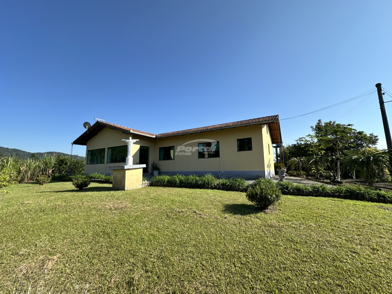 Sítio para alugar com 3 quartos, 17595m² - Foto 1