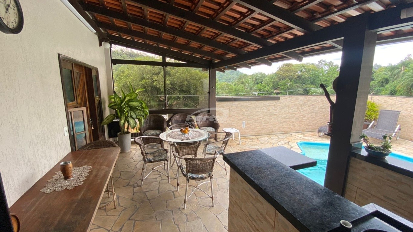 Casa de 3 quartos, 230m² no bairro Boa Vista, em Blumenau | Eu Corretor