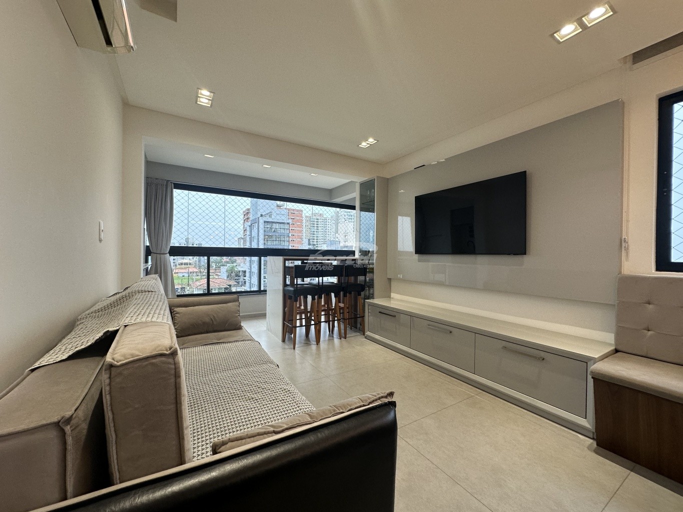 Apartamento para alugar com 2 quartos, 90m² - Foto 3