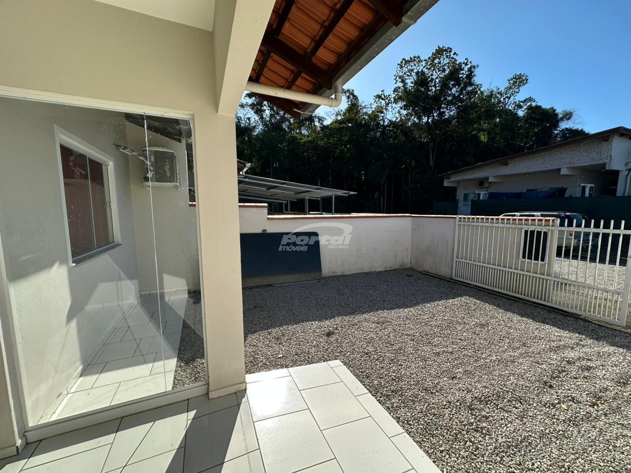 Casa à venda com 2 quartos, 66m² - Foto 2