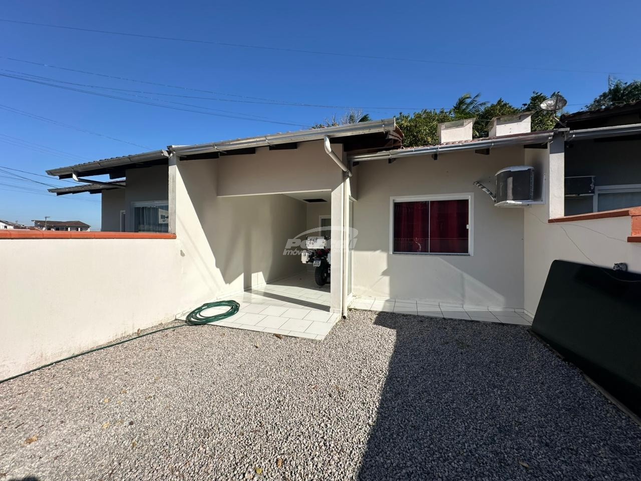 Casa à venda com 2 quartos, 66m² - Foto 1