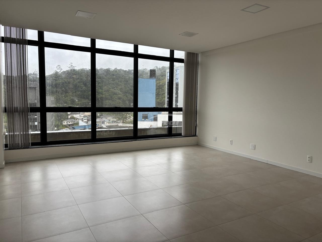 Sala Comercial de 33m² no bairro Garcia, em Blumenau | Eu Corretor