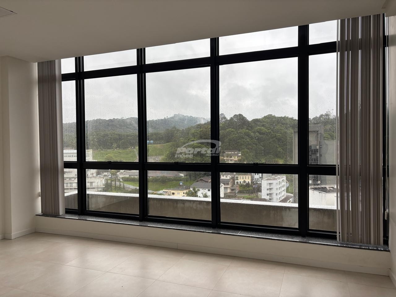 Sala Comercial de 33m² no bairro Garcia, em Blumenau | Eu Corretor