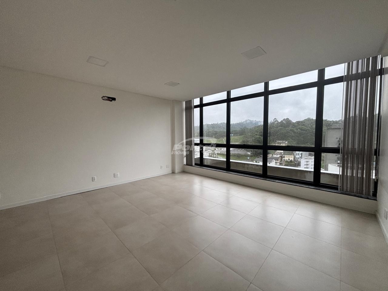 Sala Comercial de 33m² no bairro Garcia, em Blumenau | Eu Corretor