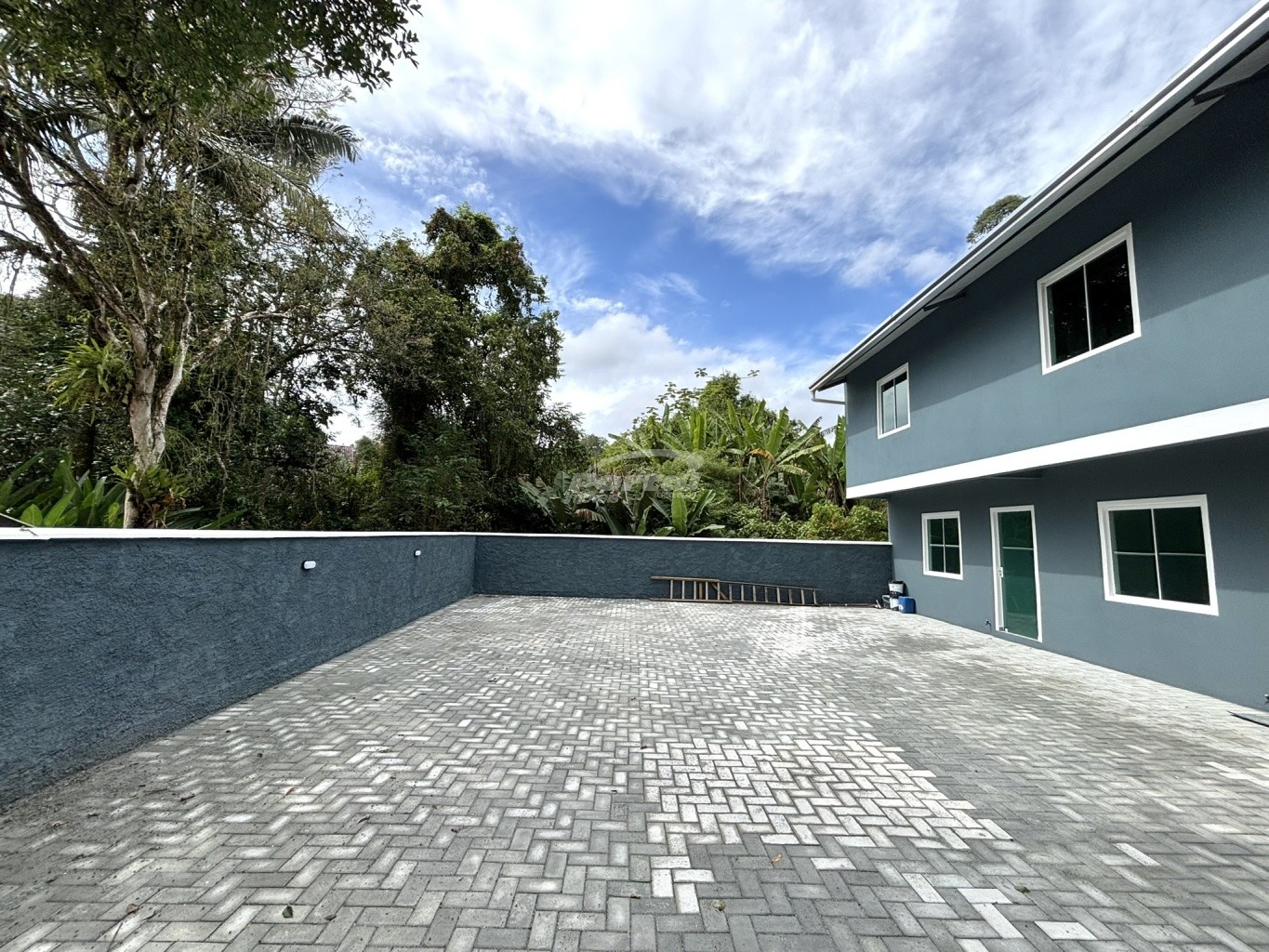 Imovel 70m, contendo 02 amplos dormitórios, sala de estar e jantar, cozinha, banheiro social, lavabo, area de serviço nos fundos e uma vaga de garagem! — foto 3