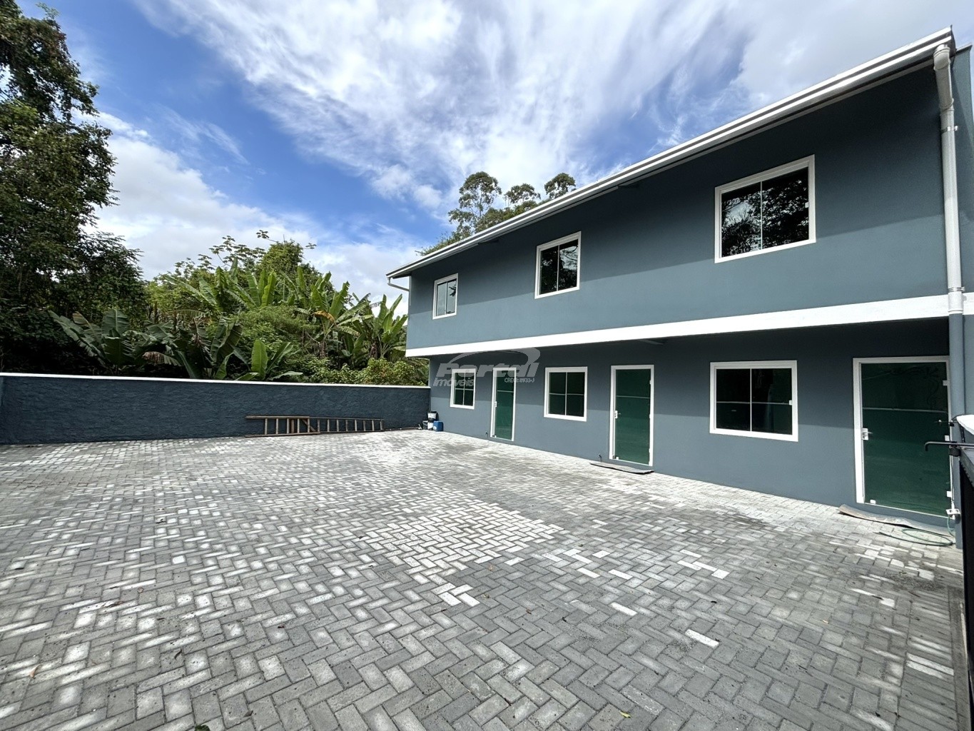 Imovel 70m, contendo 02 amplos dormitórios, sala de estar e jantar, cozinha, banheiro social, lavabo, area de serviço nos fundos e uma vaga de garagem! — foto 2