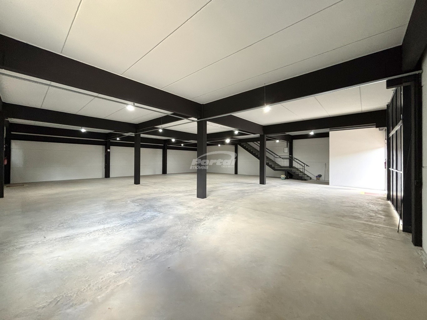 Depósito-Galpão, 630 m² - Foto 2