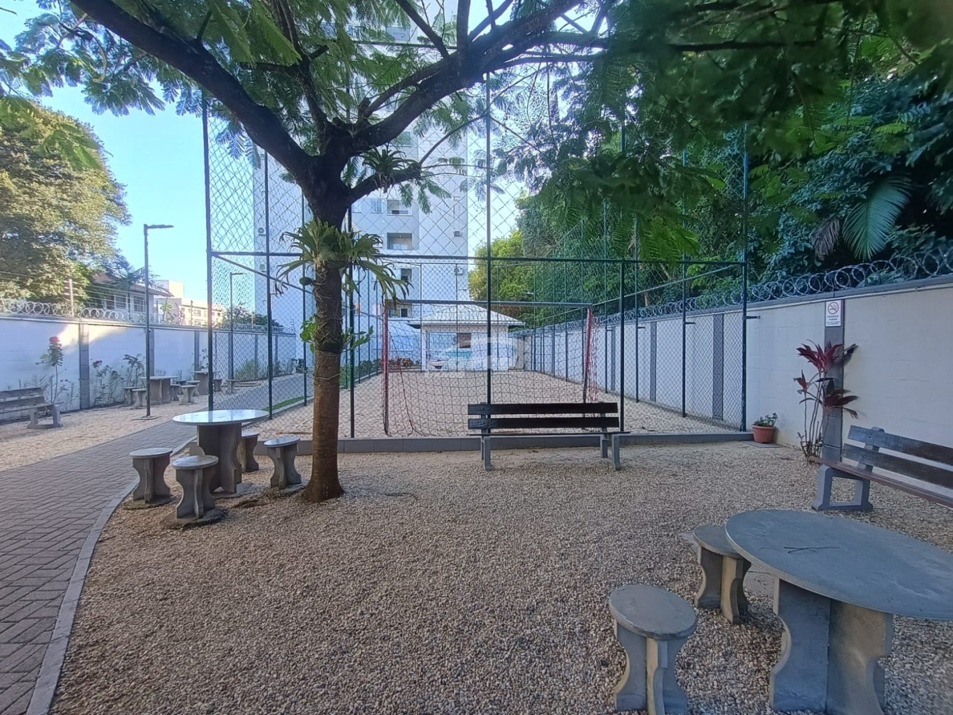 Apartamento térreo, mobiliado com 2 dormitórios, a menos de 100 metros do mar no bairro Itacolomi em Balneário Piçarras/SC (Cód. 23454) — foto 3